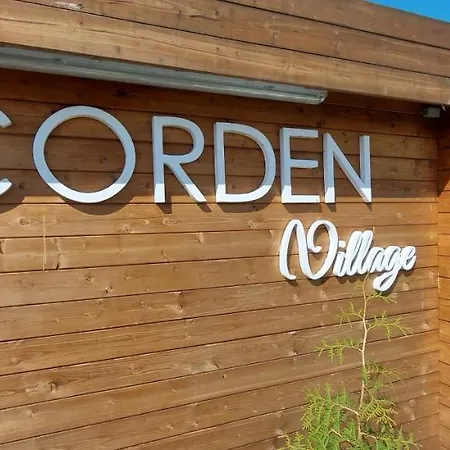Corden Village ロッジ *