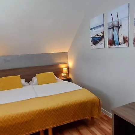 بيت خشبي Corden Village *