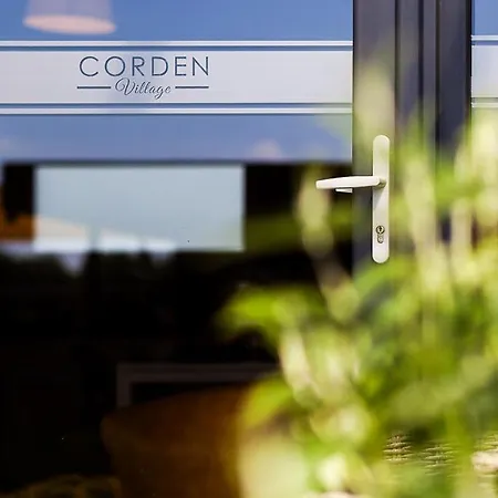 Corden Village بيت خشبي